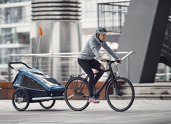 In Kinderfahrradanhängern lassen sich ein bis zwei Kinder sicher transportieren. In Kinderfahrradanhängern lassen sich ein bis zwei Kinder sicher transportieren.