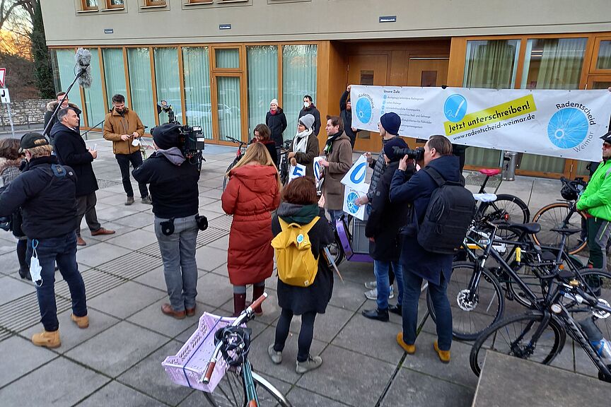 Unterschriftenübergabe Radentscheid Weimar Unterschriftenübergabe Radentscheid Weimar