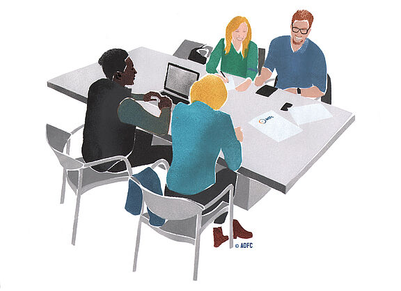 Menschen sitzen um einen Tisch und planen etwas (Grafik, kein Foto).