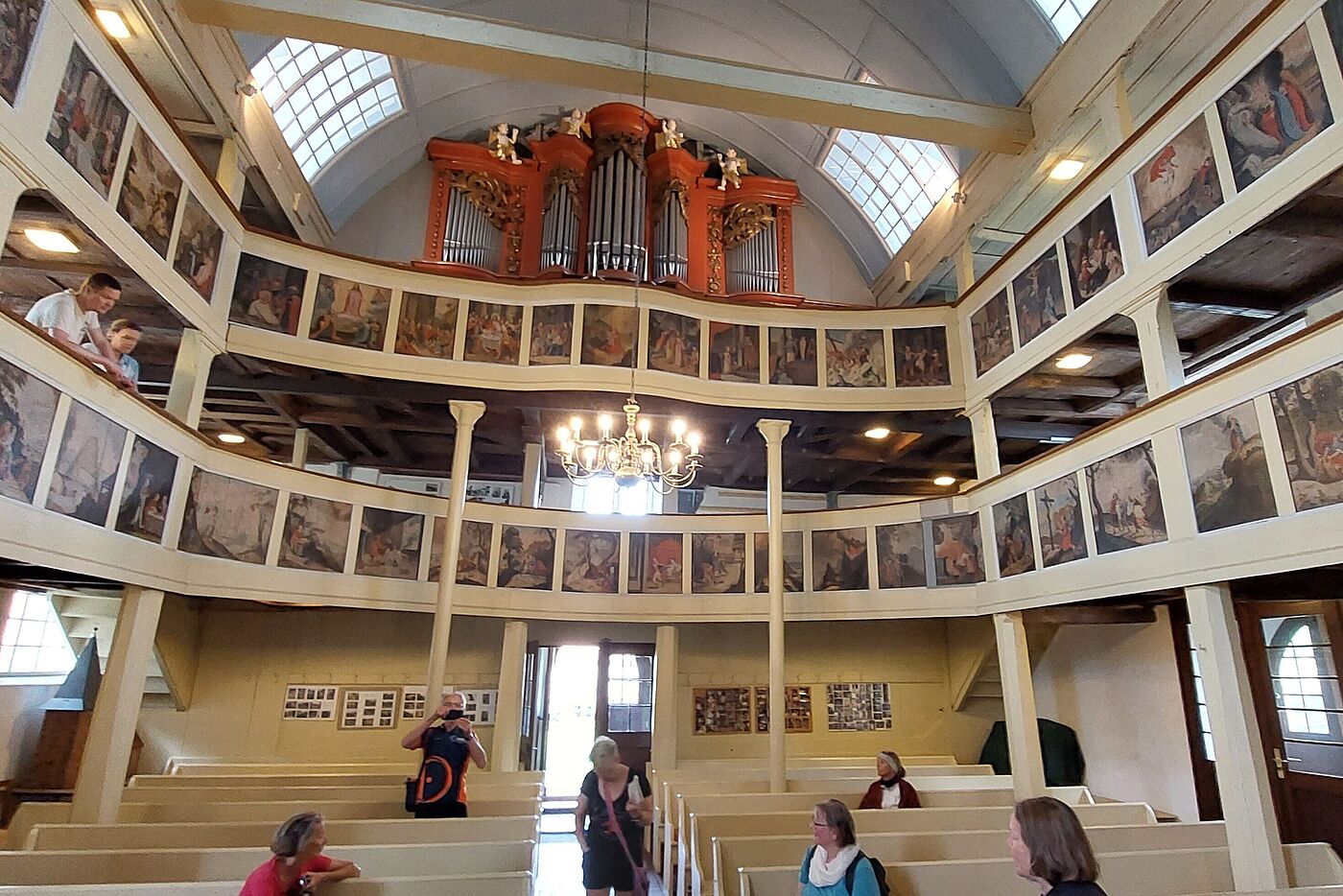 Einblick in die Kirche St. Wigbert in Niederzimmern.