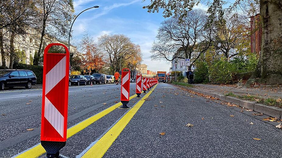Pop-Up-Bikelane Hamburg Nahaufnahme eines Pop-Up-Radwegs