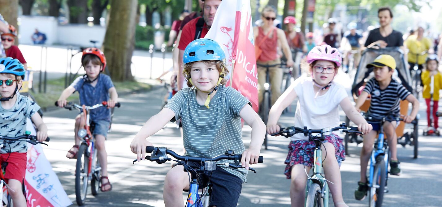 Kidical Mass: Kinder fordern sichere Fahrradwege Kidical Mass: Kinder fordern sichere Fahrradwege